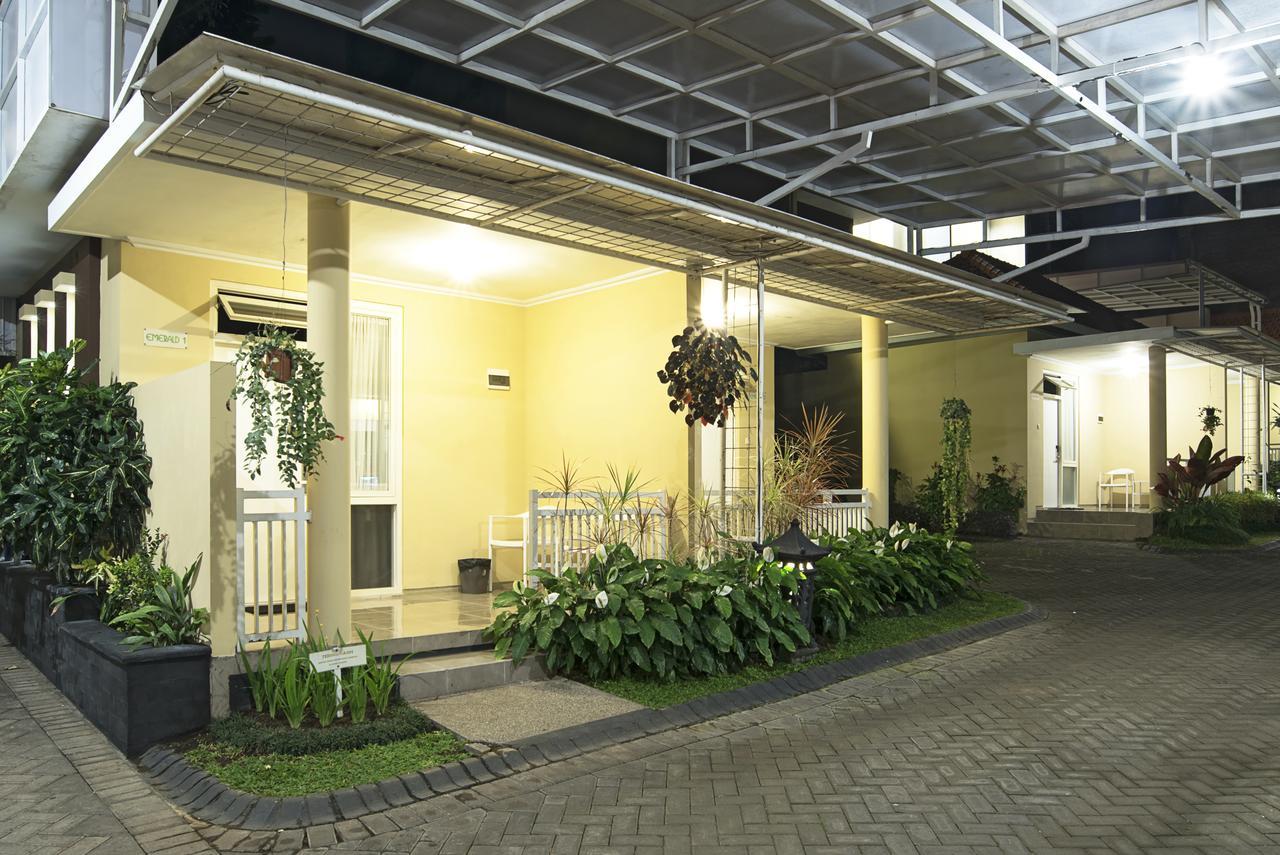 באטו Riverstone Hotel & Cottage מראה חיצוני תמונה